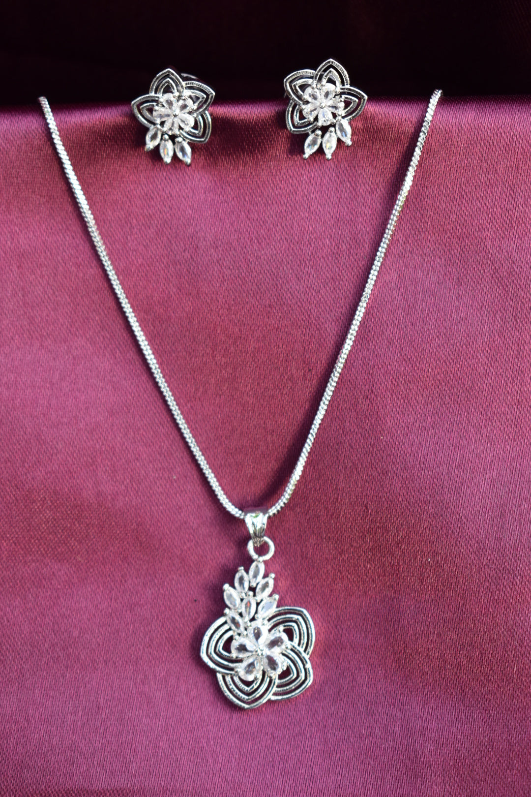 Floral Elegance Necklace & Earrings Set