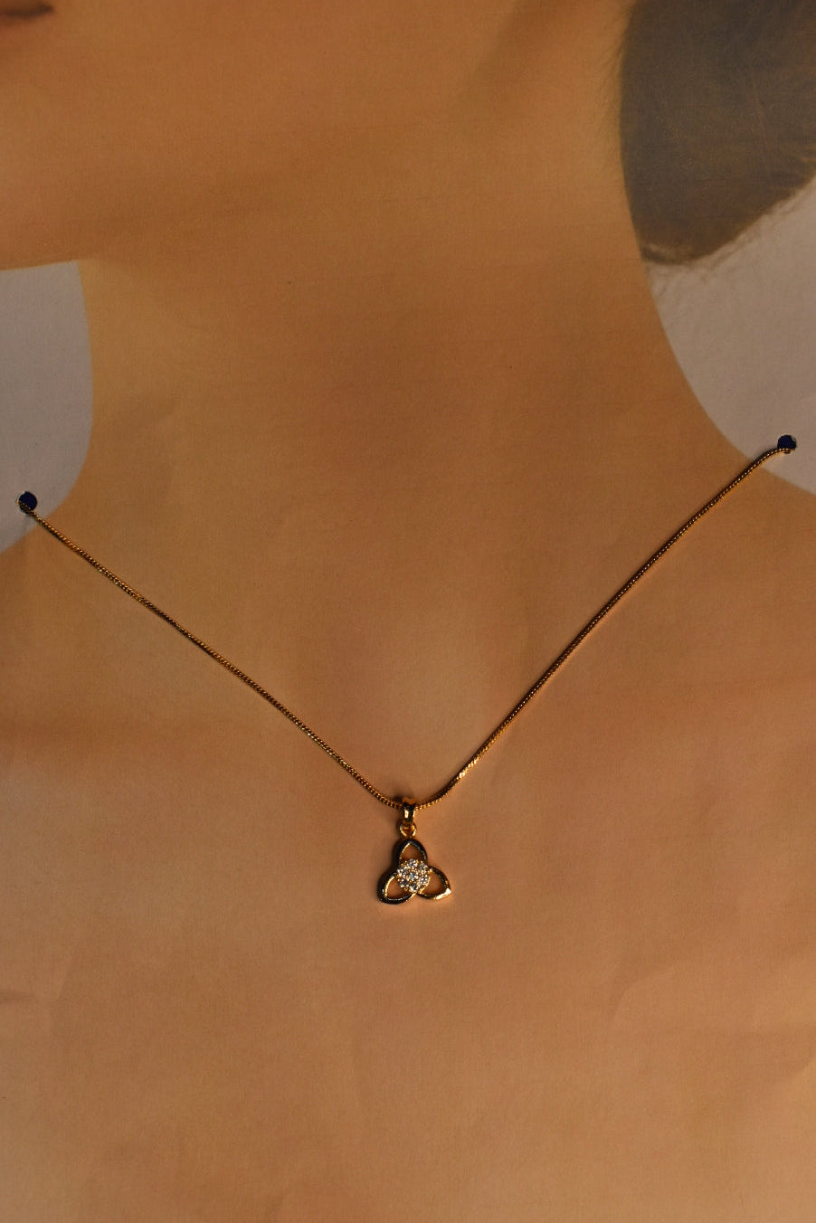 Elegant Crystal Clover Pendant Necklace – Dainty Gold-Tone Statement Necklace