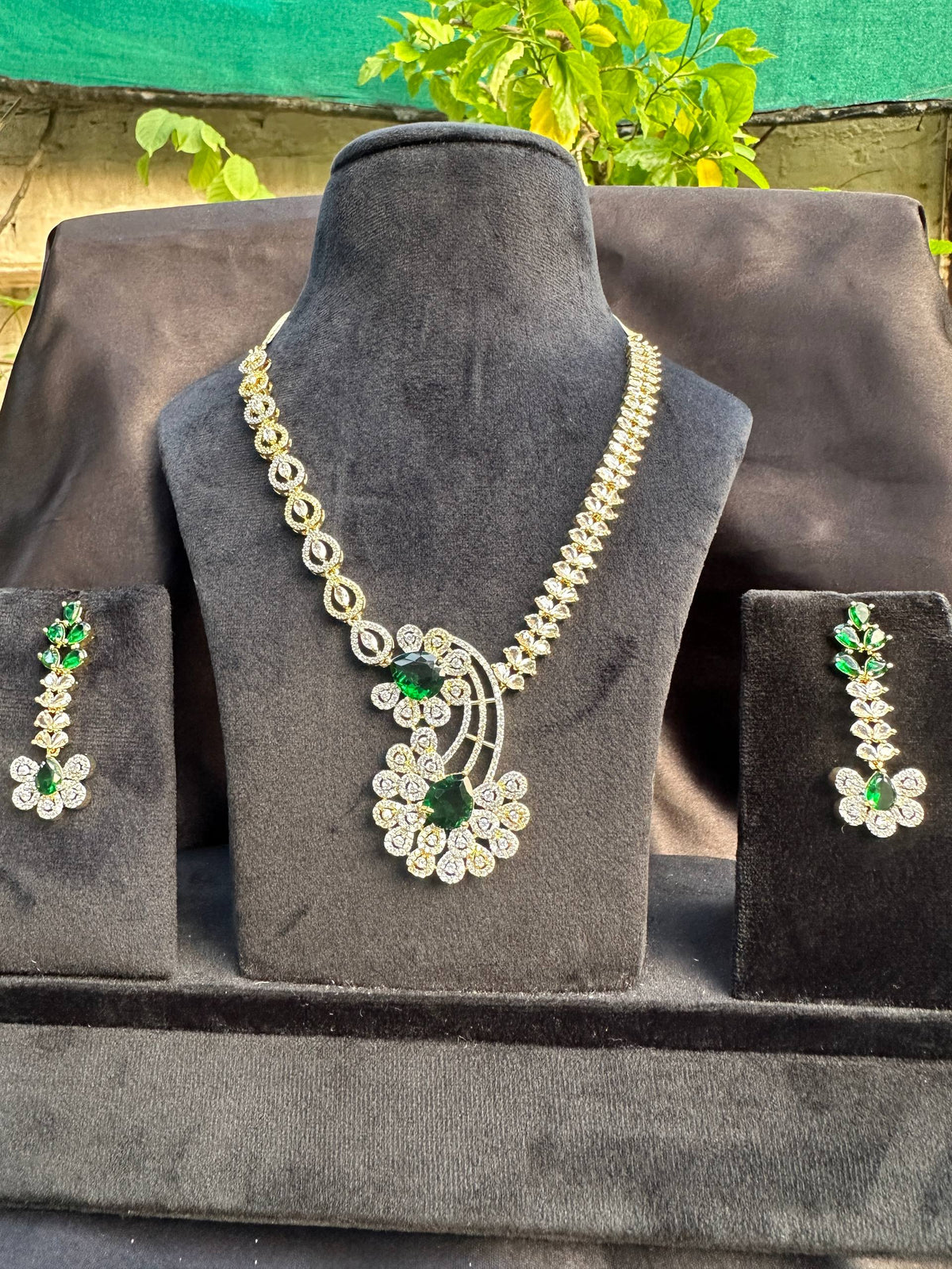 Emerald Grace Luxe Necklace & Earrings Set