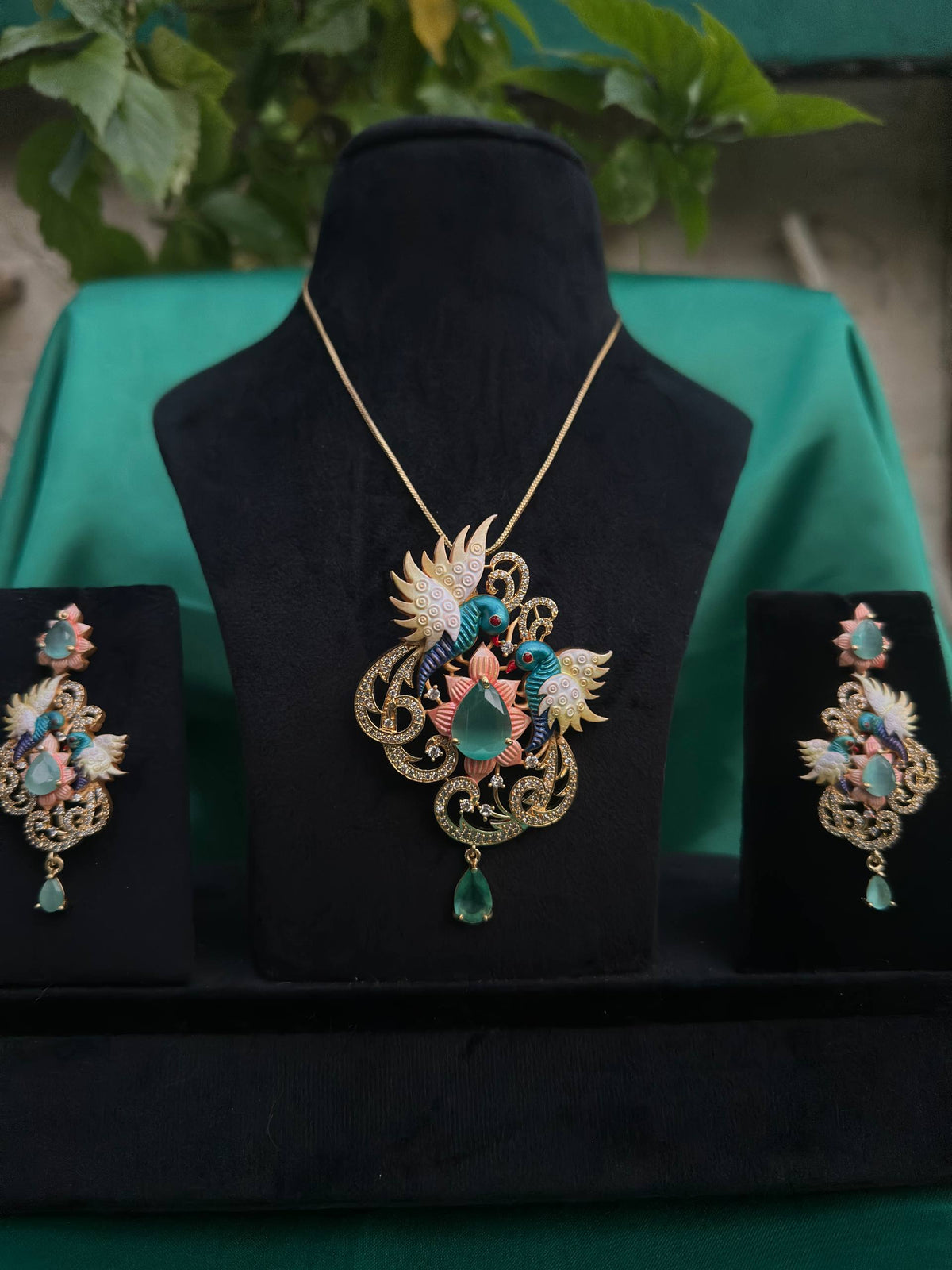 π¦ Royal Peacock Elegance Necklace & Earrings Set