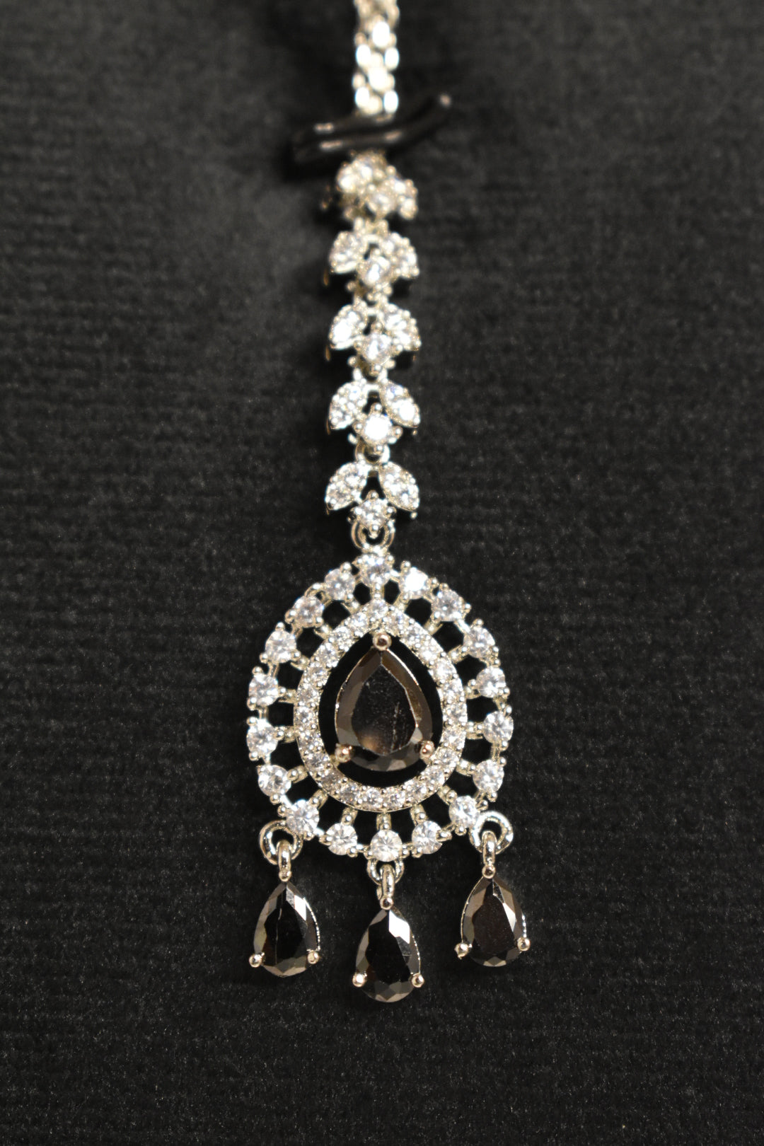 Noor-E-Naz 3-Piece Jhumka & Maang Tikka Set