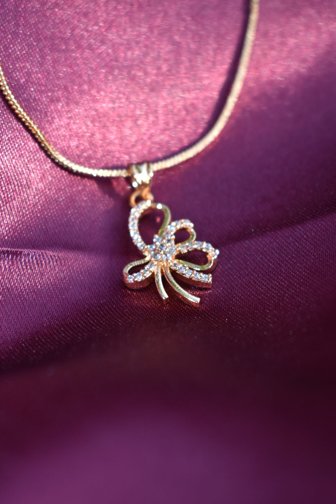 Flora Élan Pendant Necklace & Matching Earrings Set