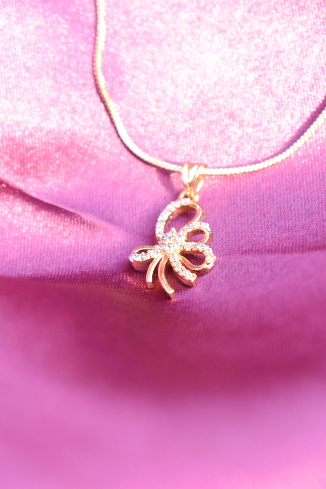 Flora Élan Pendant Necklace & Matching Earrings Set