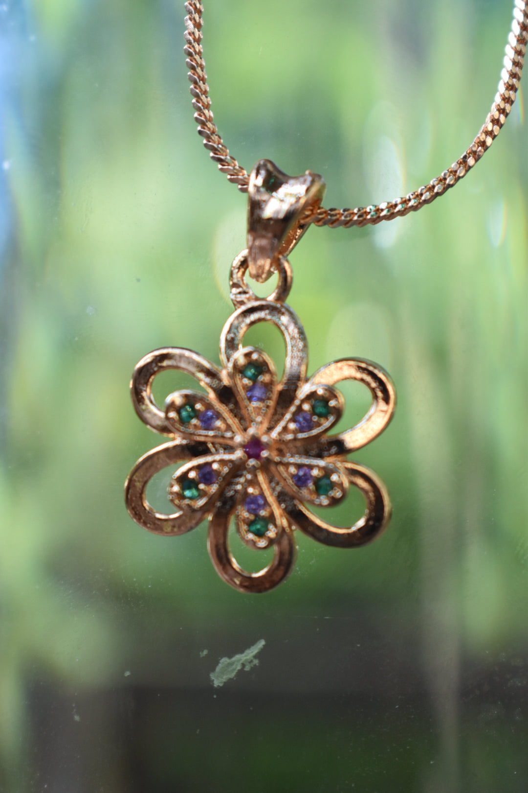 🌸 Leesuu – Floral Grace Crystal Pendant Chain
