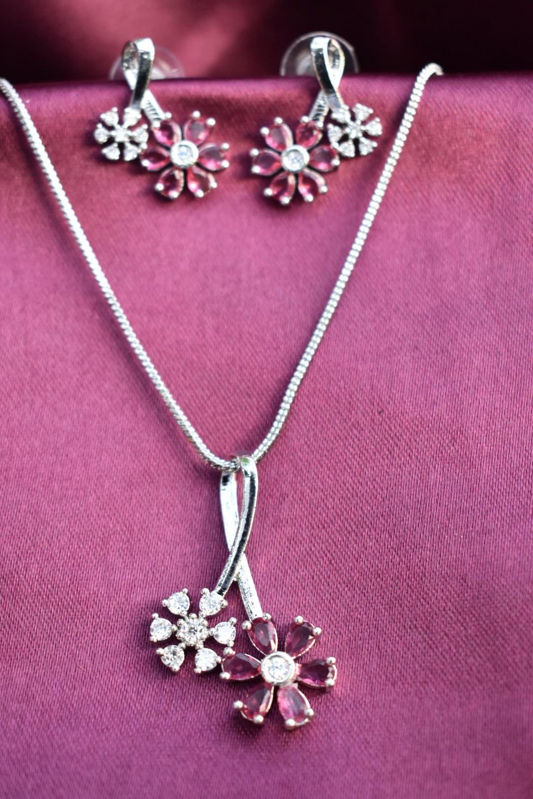 Leesuu Floral Bloom Crystal Necklace & Earrings Set