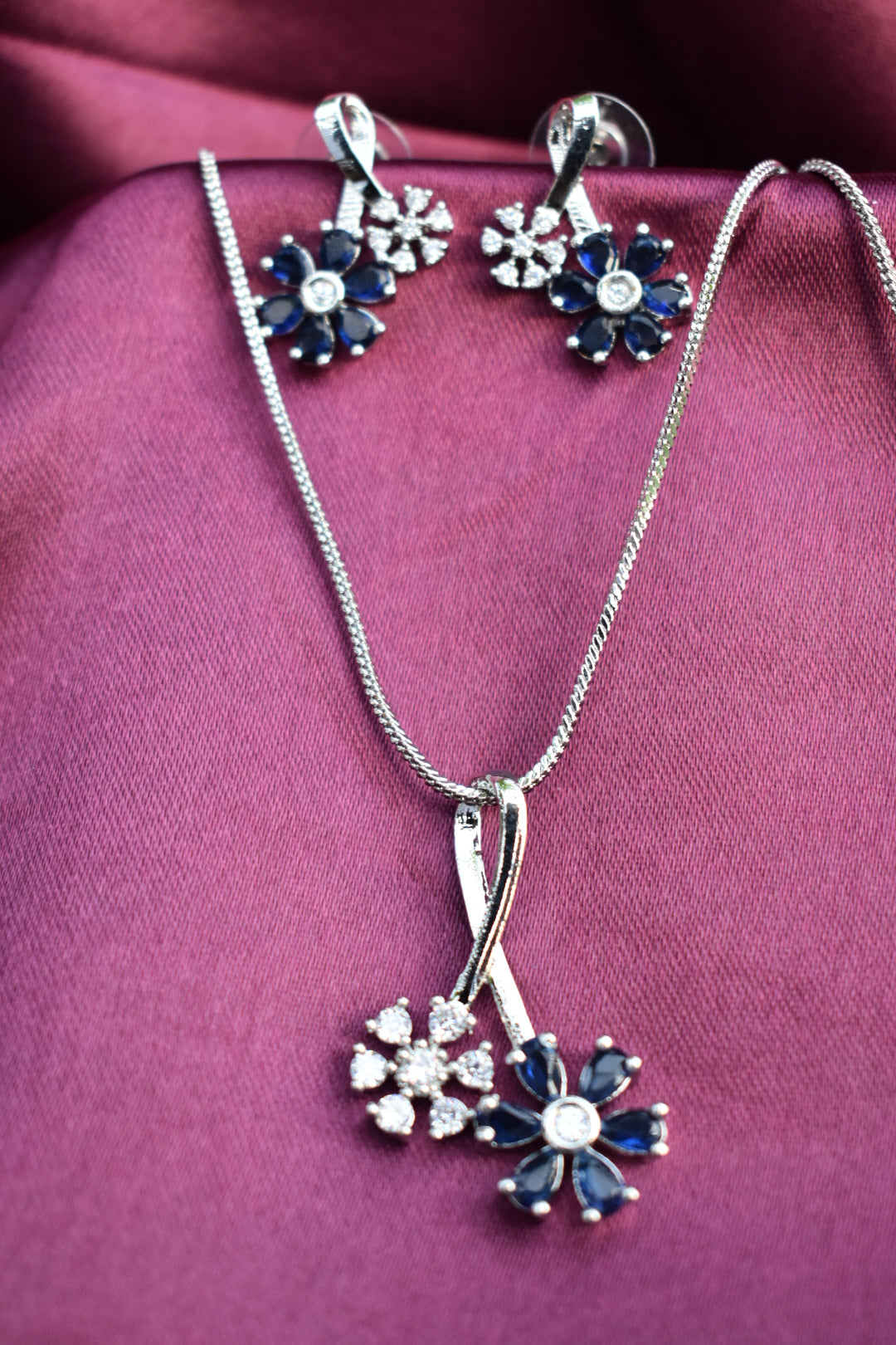 Leesuu Floral Bloom Crystal Necklace & Earrings Set