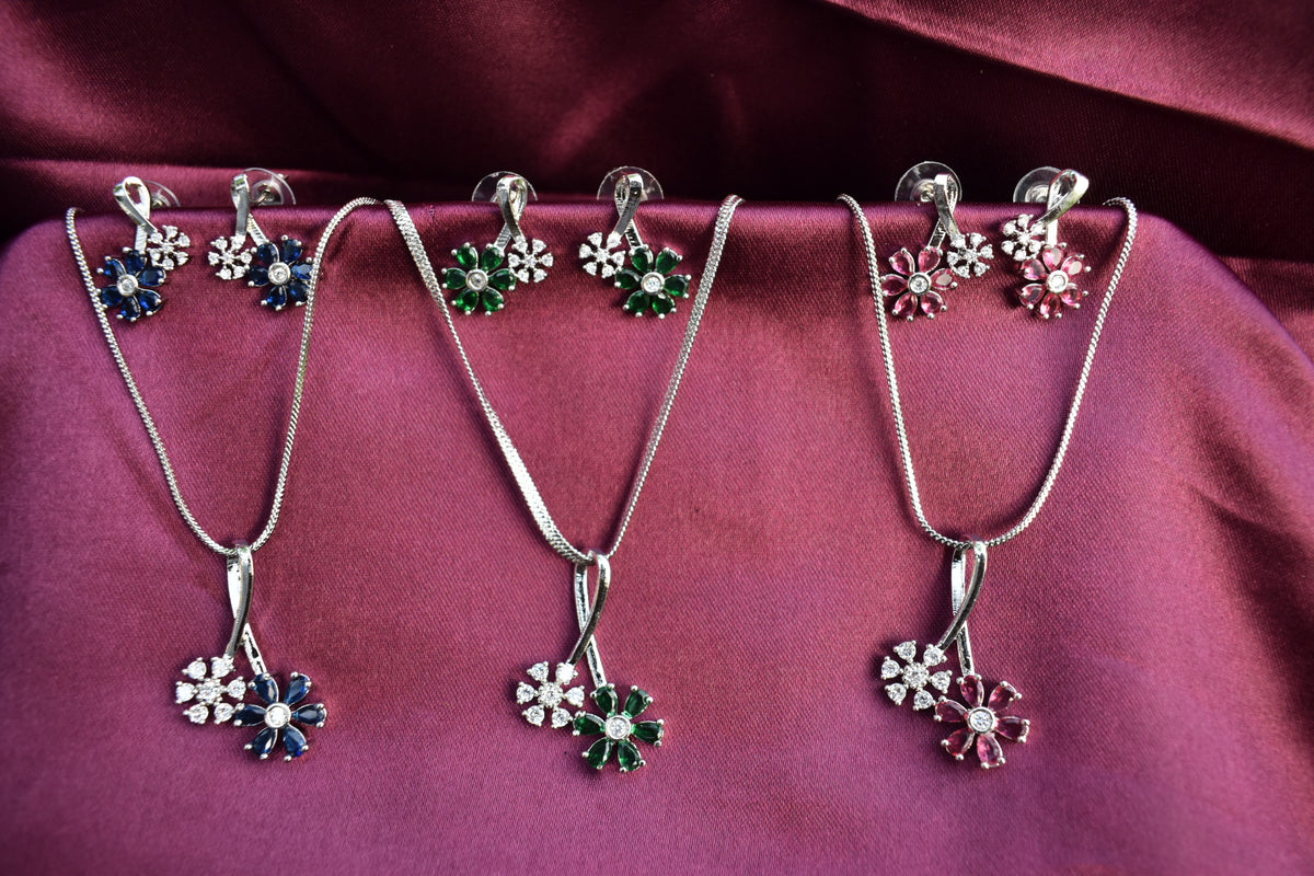 Leesuu Floral Bloom Crystal Necklace & Earrings Set