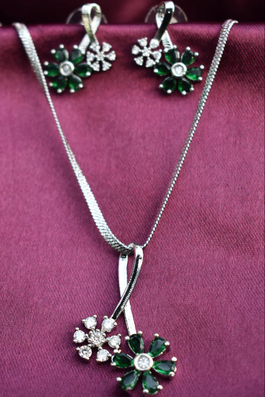 Leesuu Floral Bloom Crystal Necklace & Earrings Set