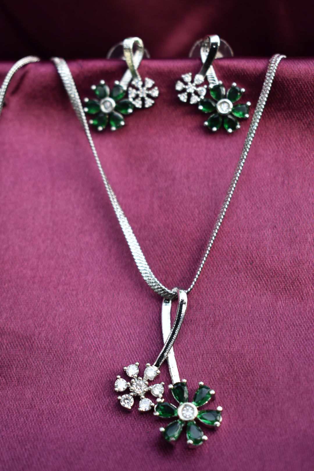 Leesuu Floral Bloom Crystal Necklace & Earrings Set
