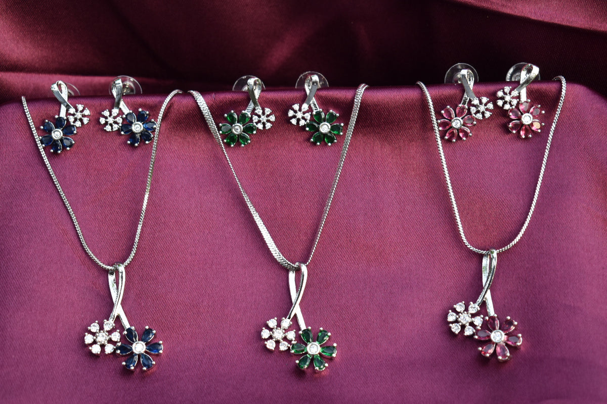 Leesuu Floral Bloom Crystal Necklace & Earrings Set
