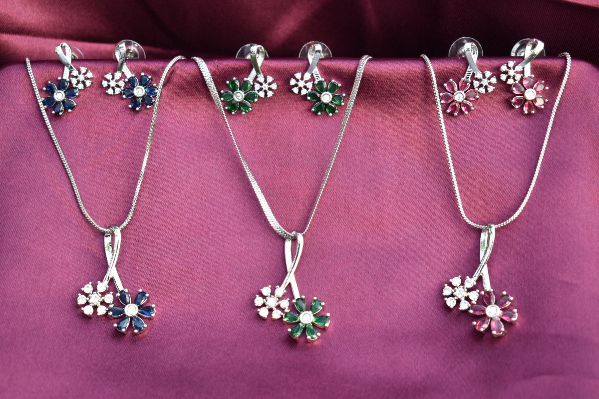 Leesuu Floral Bloom Crystal Necklace & Earrings Set