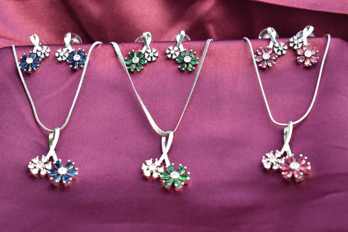 Leesuu Floral Bloom Crystal Necklace & Earrings Set