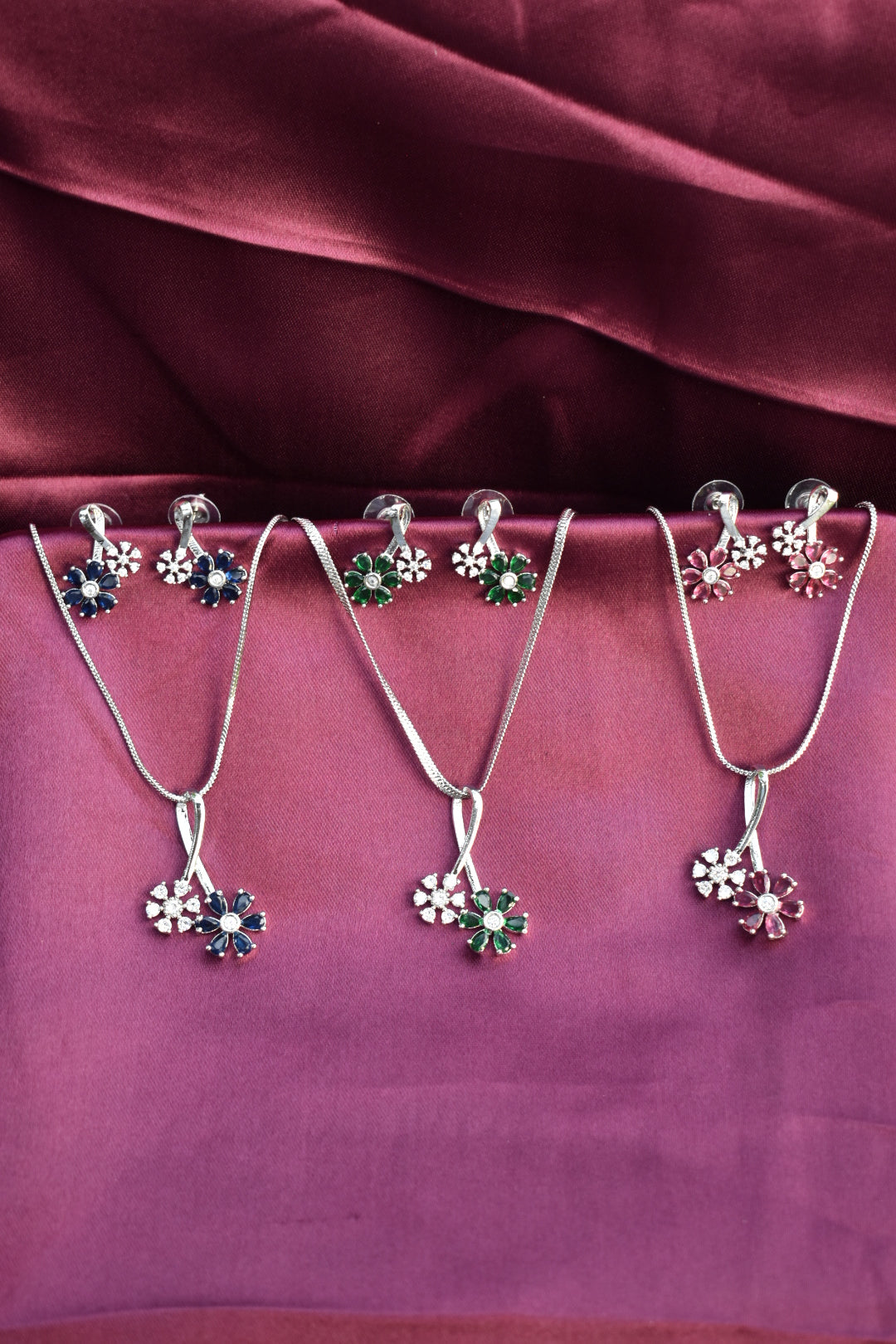 Leesuu Floral Bloom Crystal Necklace & Earrings Set