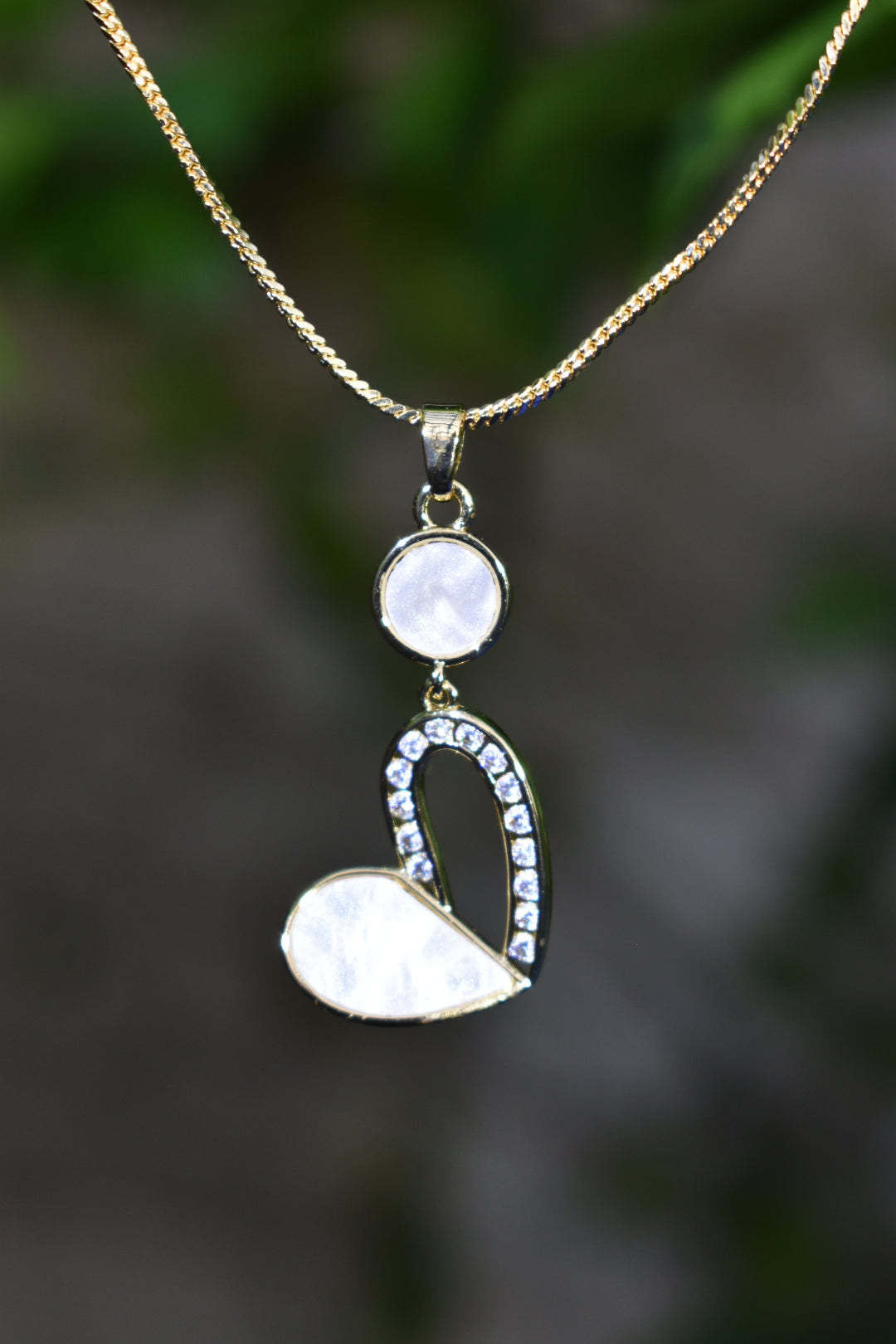 ✨ Crystal-Accented Elegant Loop Pendant Necklace