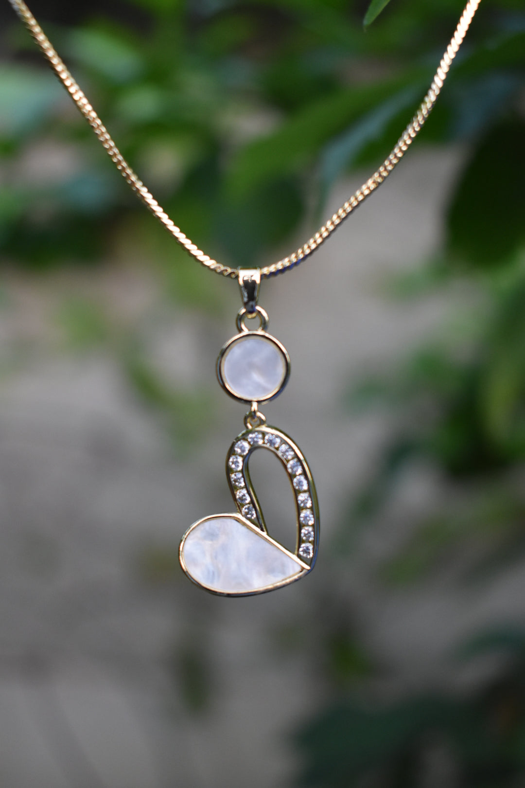 ✨ Crystal-Accented Elegant Loop Pendant Necklace