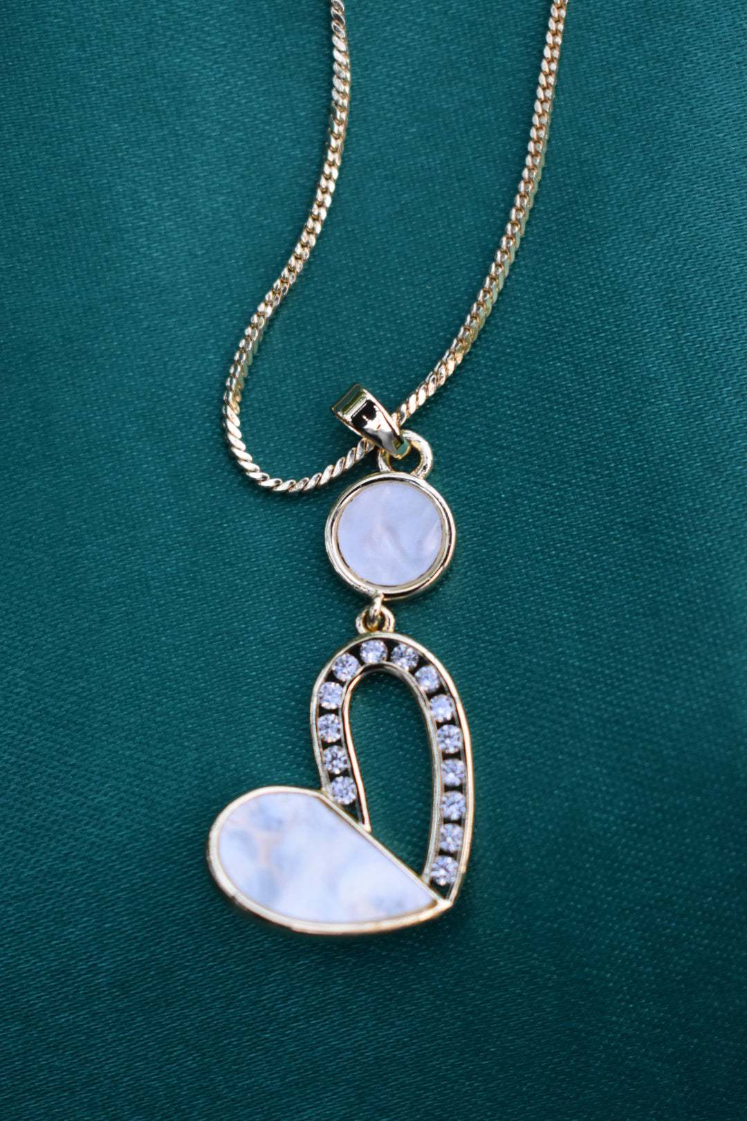 ✨ Crystal-Accented Elegant Loop Pendant Necklace