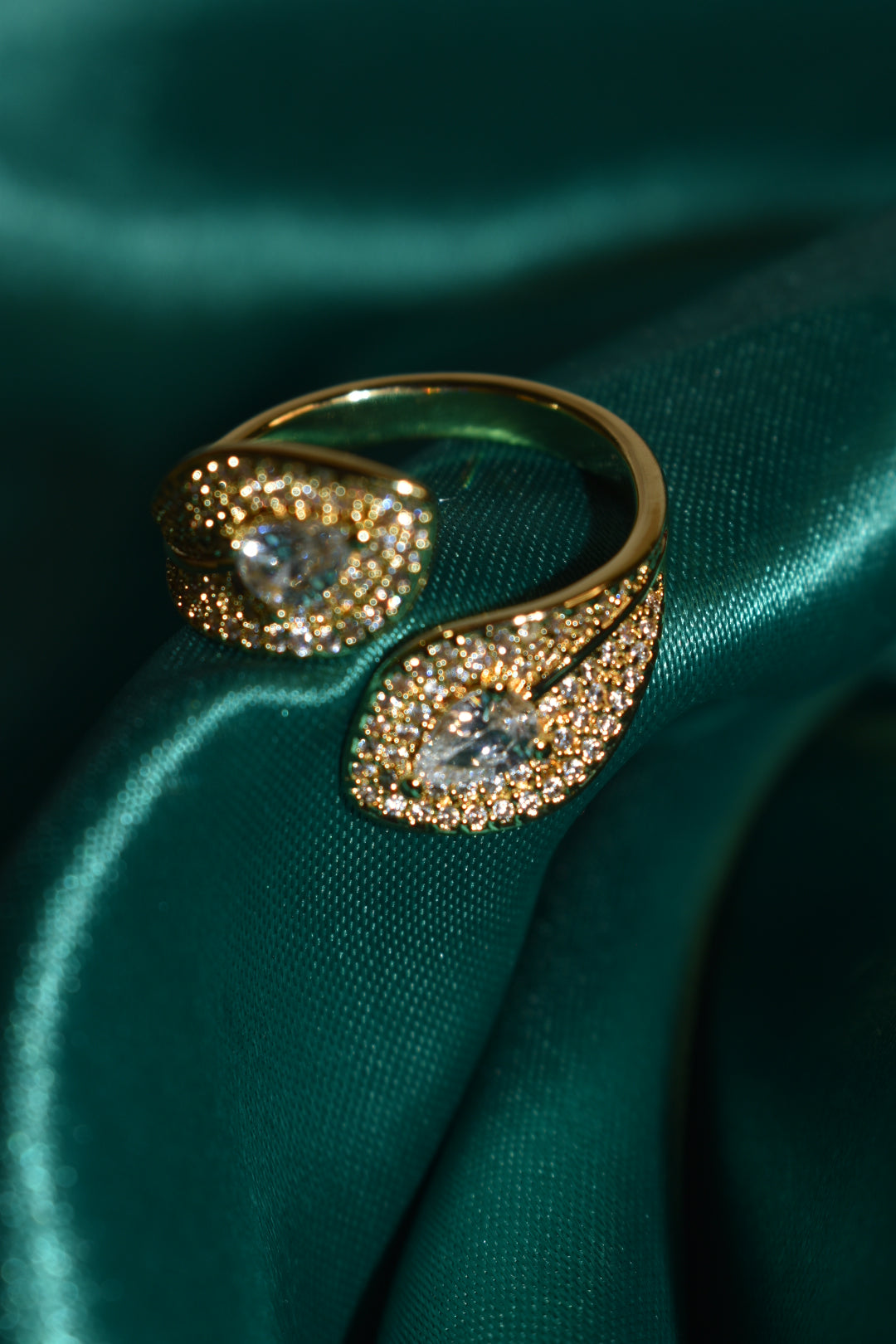 💍 Élan Pavé Crystal Statement Ring