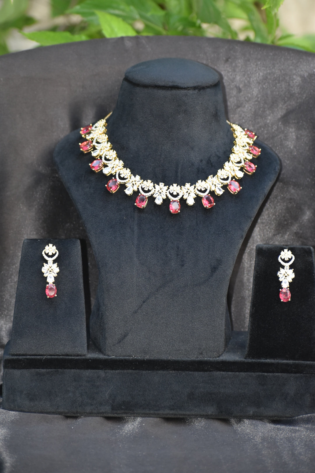 💎 Regal  Crystal Floral Necklace & Earrings Set