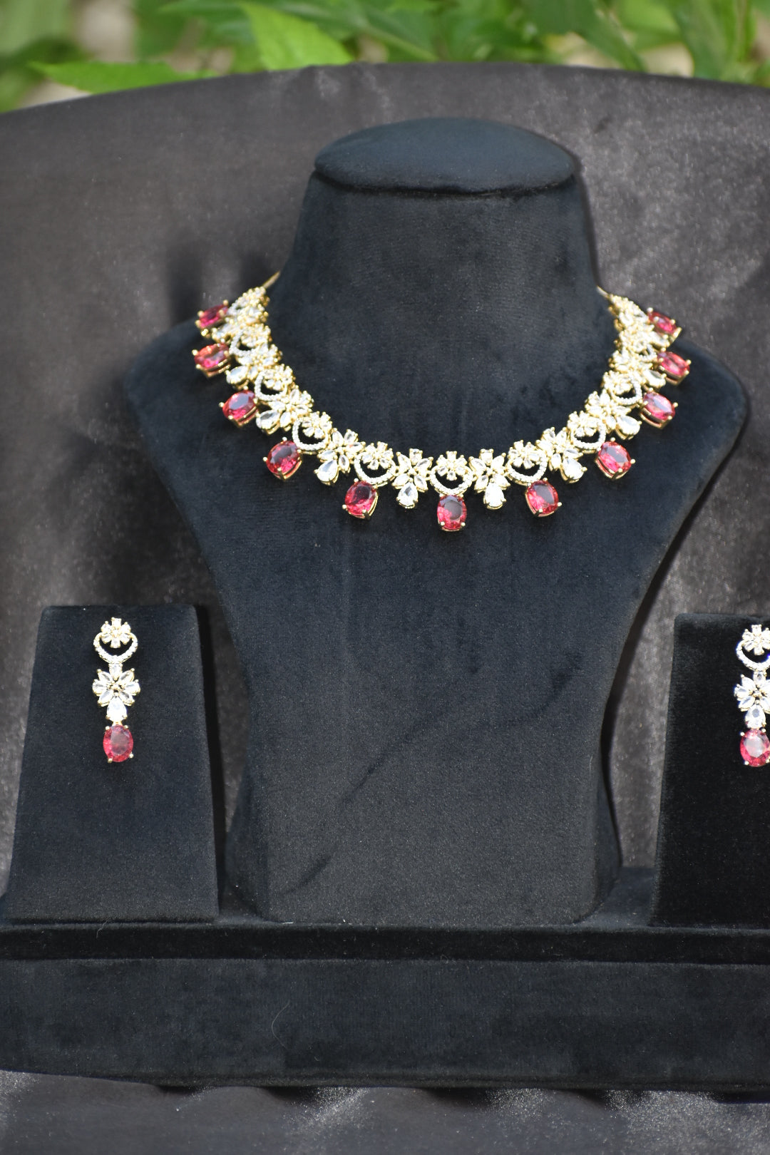 💎 Regal  Crystal Floral Necklace & Earrings Set