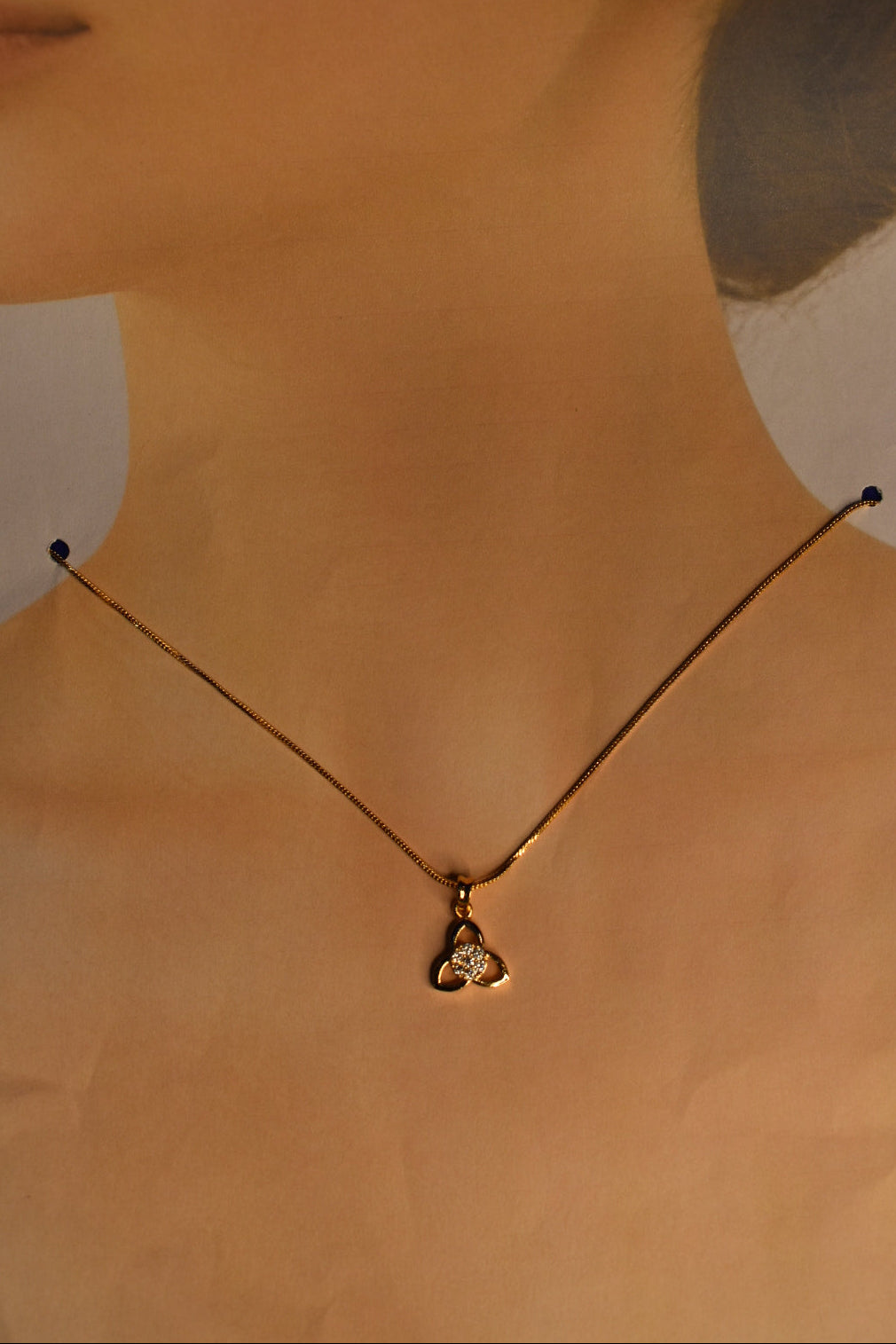 Elegant Crystal Clover Pendant Necklace – Dainty Gold-Tone Statement Necklace