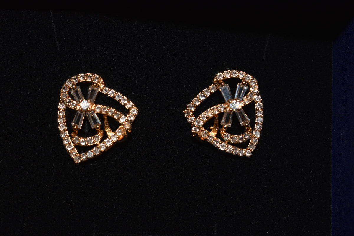 ✨ Leesuu — Luxe Crystal Floral Stud Earrings