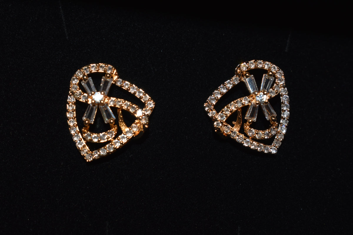 ✨ Leesuu — Luxe Crystal Floral Stud Earrings