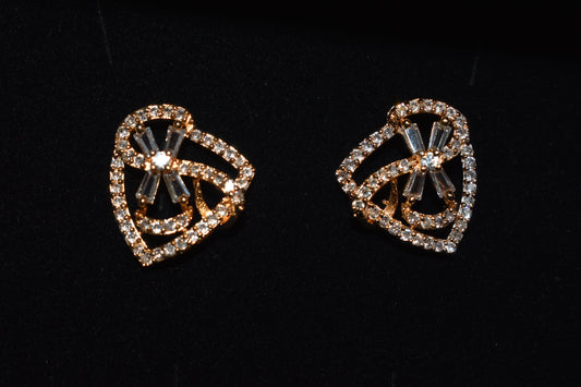 ✨ Leesuu — Luxe Crystal Floral Stud Earrings