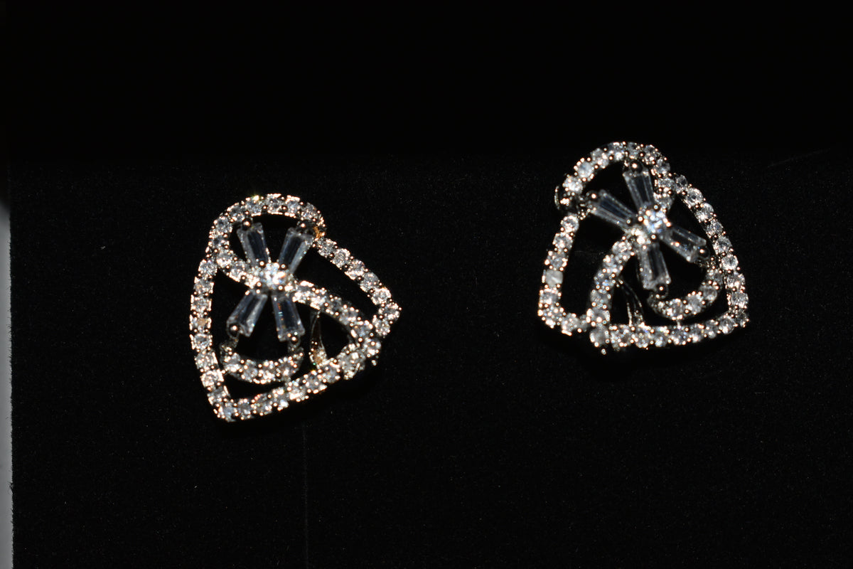 ✨ Leesuu — Luxe Crystal Floral Stud Earrings