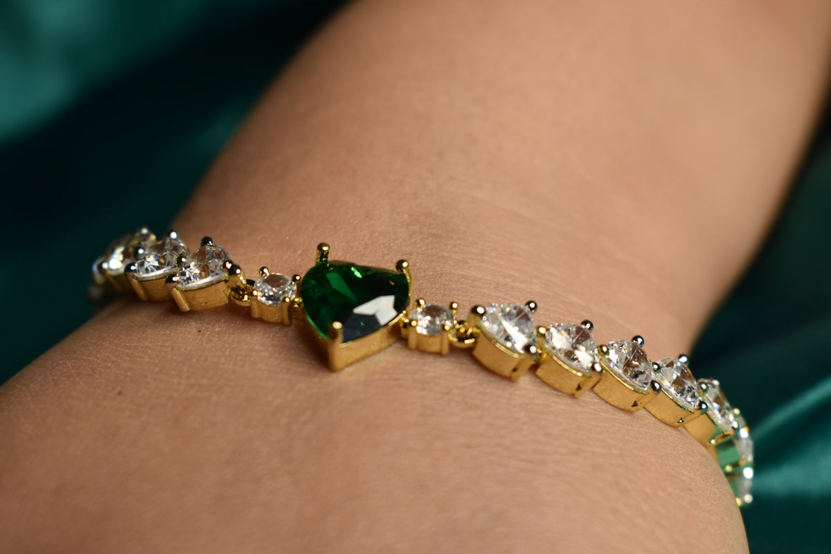 Elegant Heart-Cut Crystal Tennis Bracelet