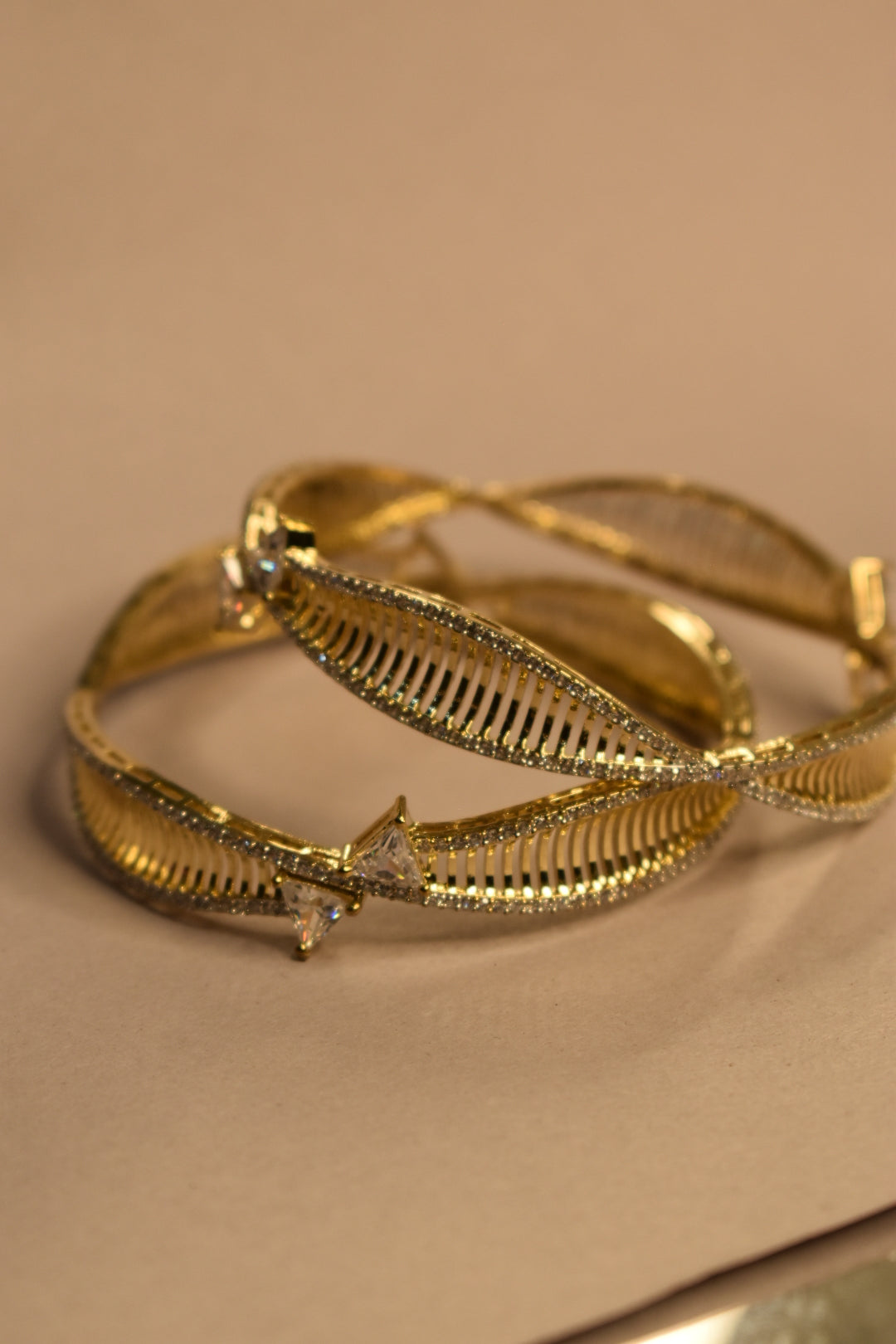 Leesuu Golden Radiance Textured Bangle