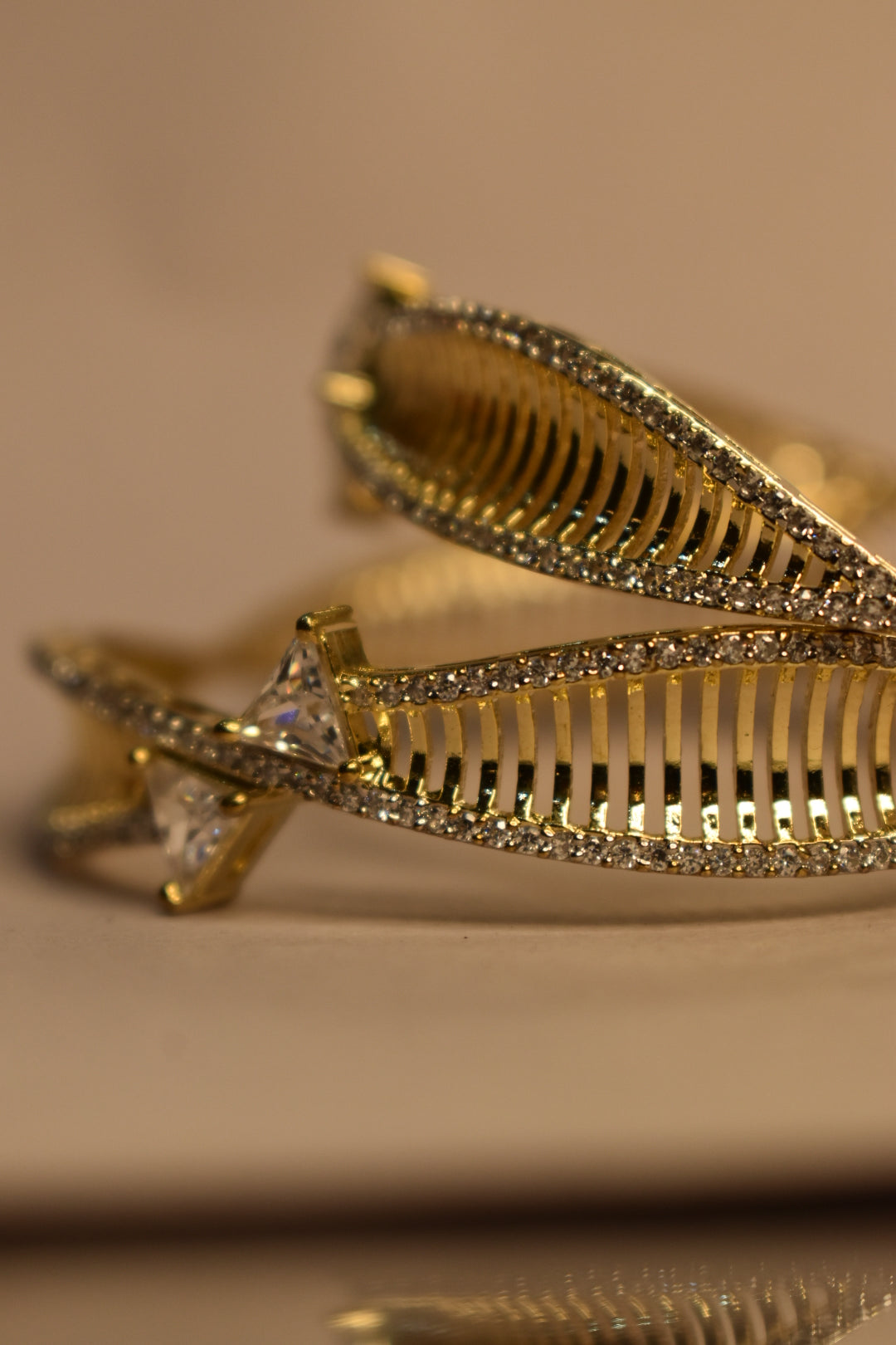 Leesuu Golden Radiance Textured Bangle