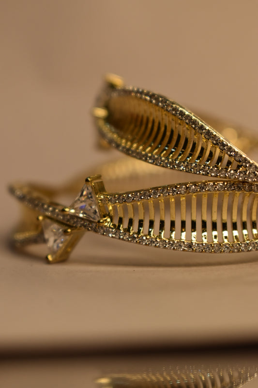Leesuu Golden Radiance Textured Bangle