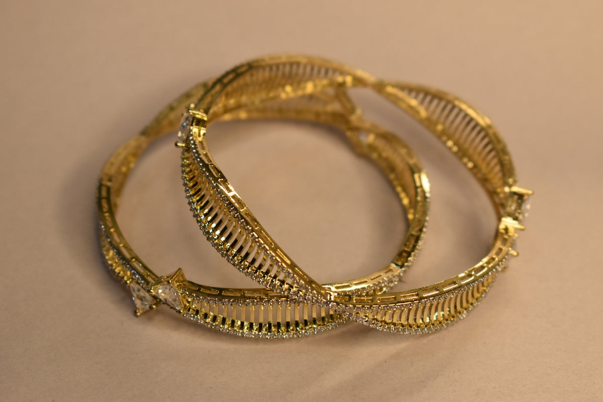 Leesuu Golden Radiance Textured Bangle
