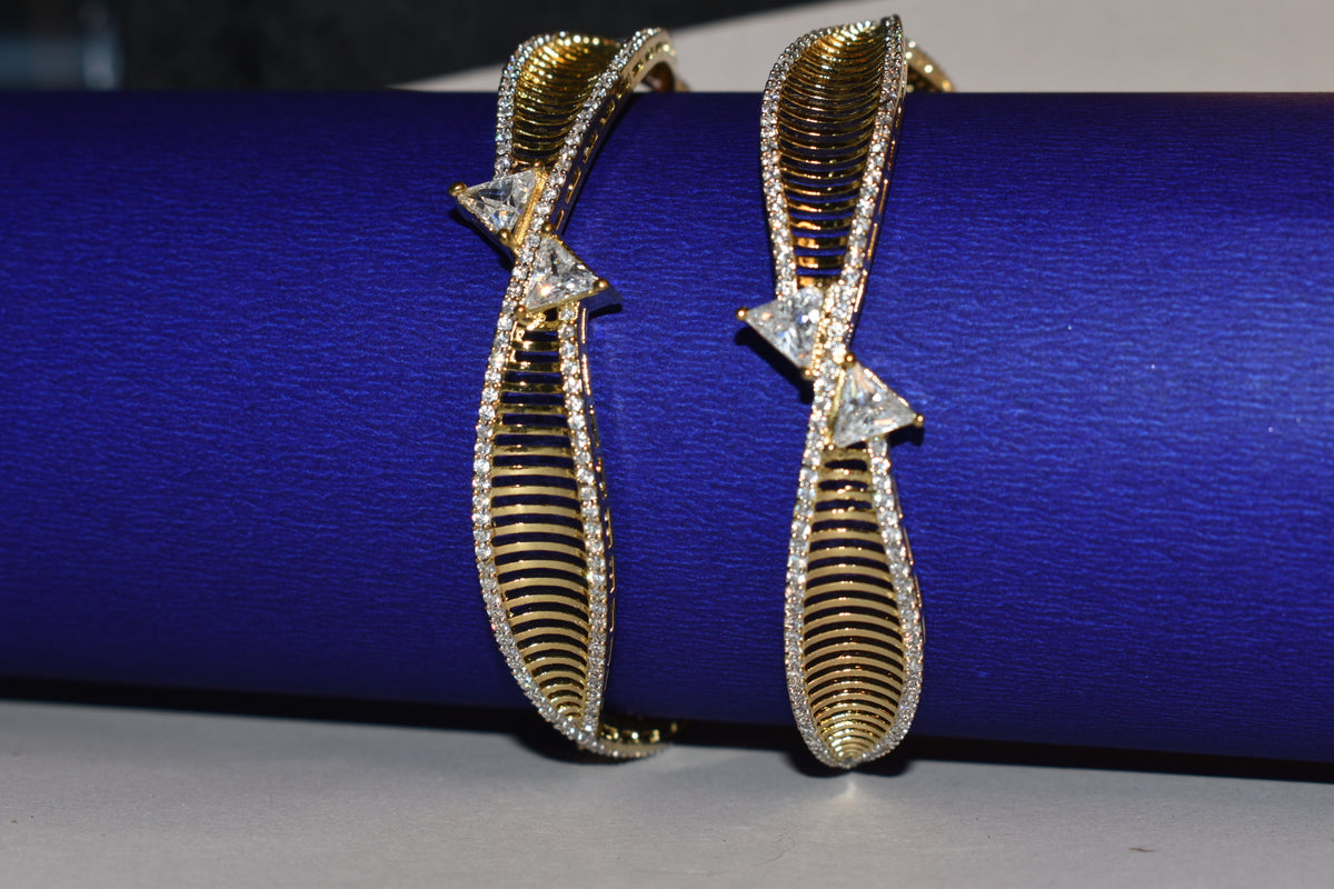 Leesuu Golden Radiance Textured Bangle