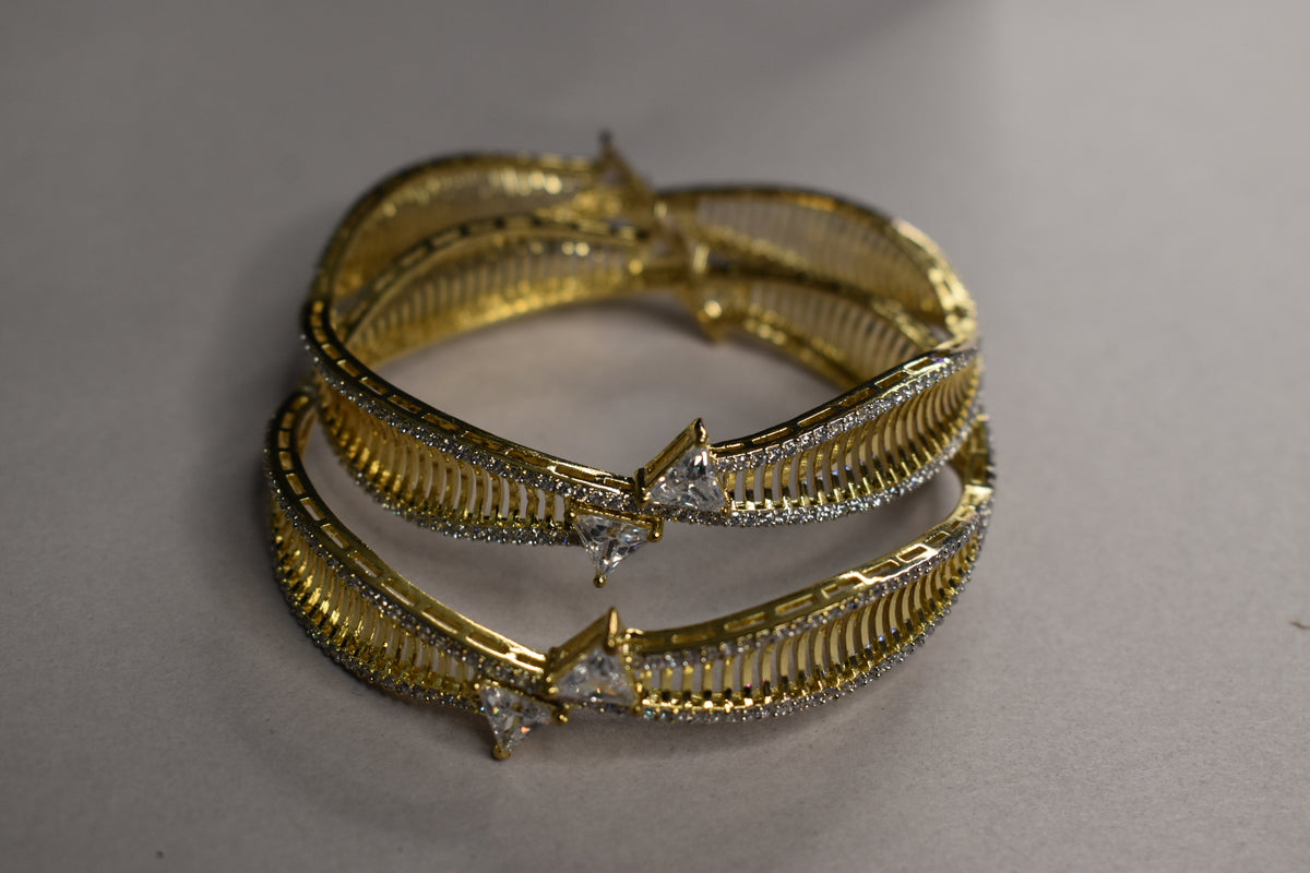 Leesuu Golden Radiance Textured Bangle