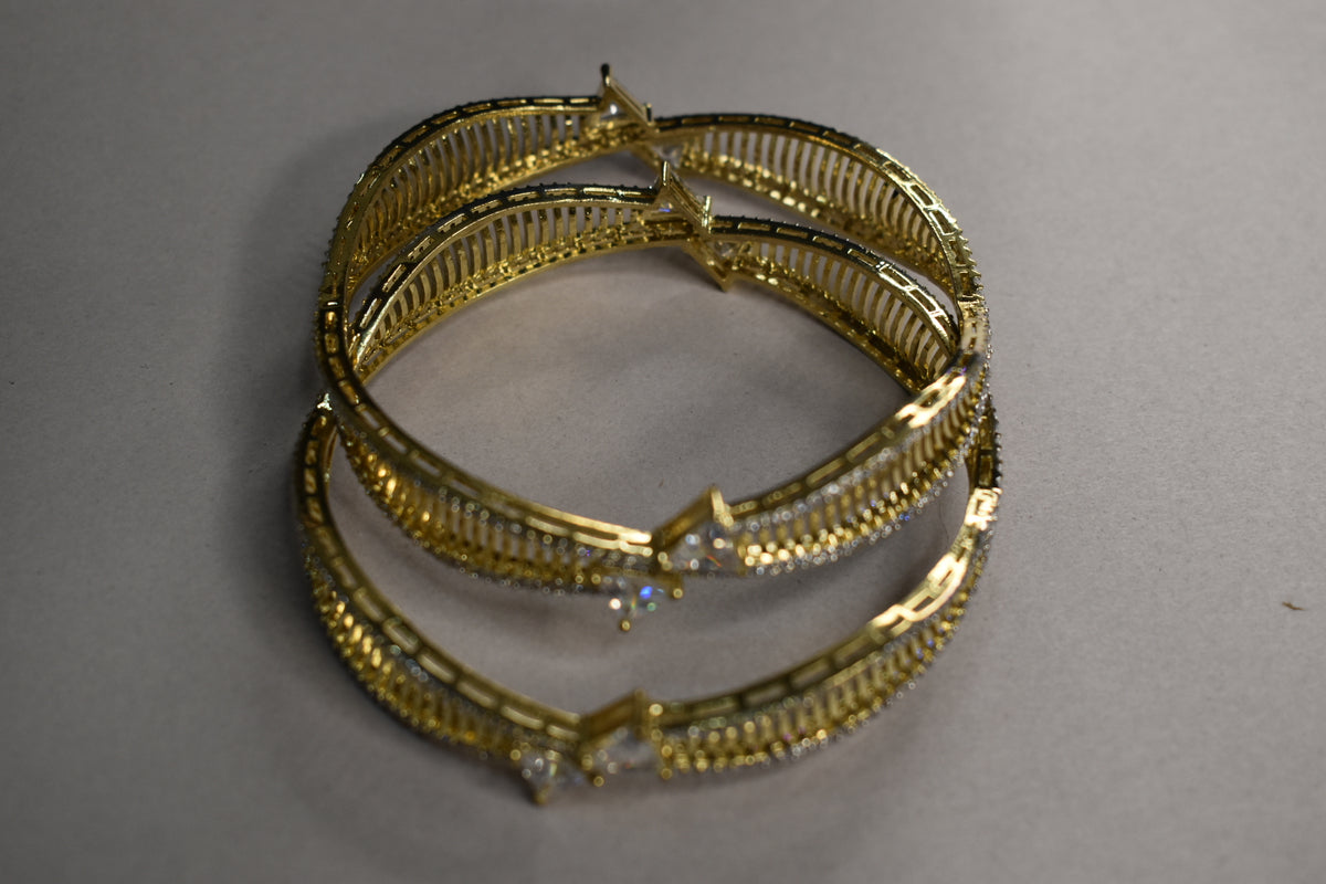Leesuu Golden Radiance Textured Bangle