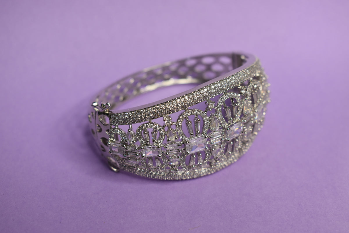Luxury Dual-Row Crystal Hand Bracelet – Statement Cuff Bracelet