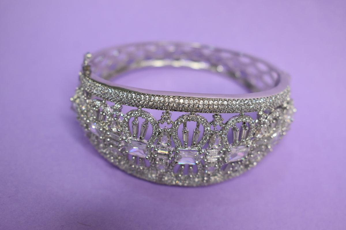 Luxury Dual-Row Crystal Hand Bracelet – Statement Cuff Bracelet