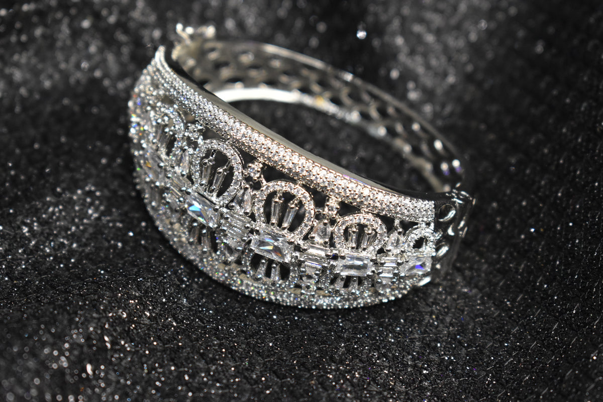 Luxury Dual-Row Crystal Hand Bracelet – Statement Cuff Bracelet
