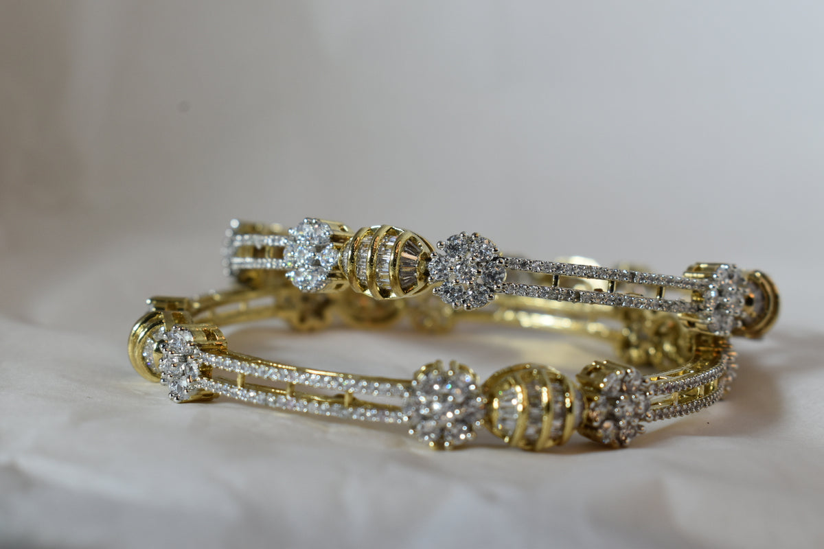Leesuu Golden Floral Crystal Bracelet