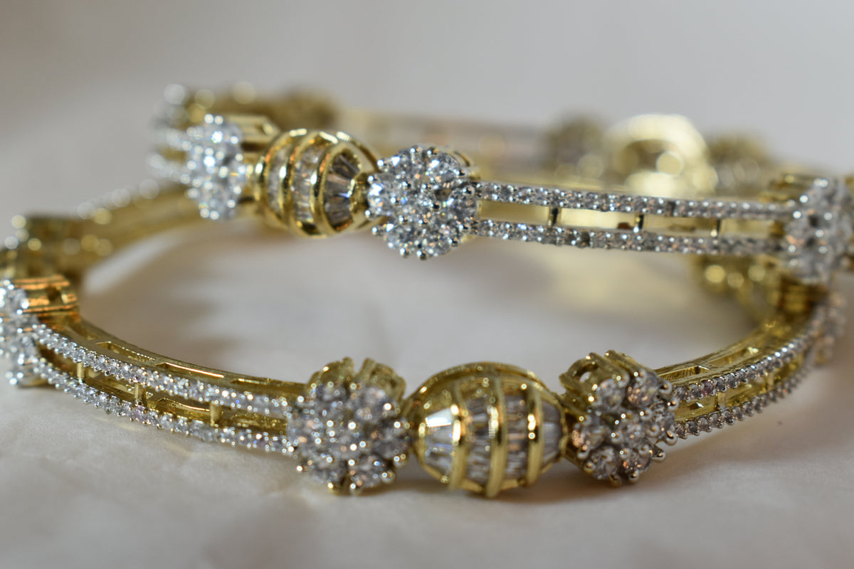 Leesuu Golden Floral Crystal Bracelet