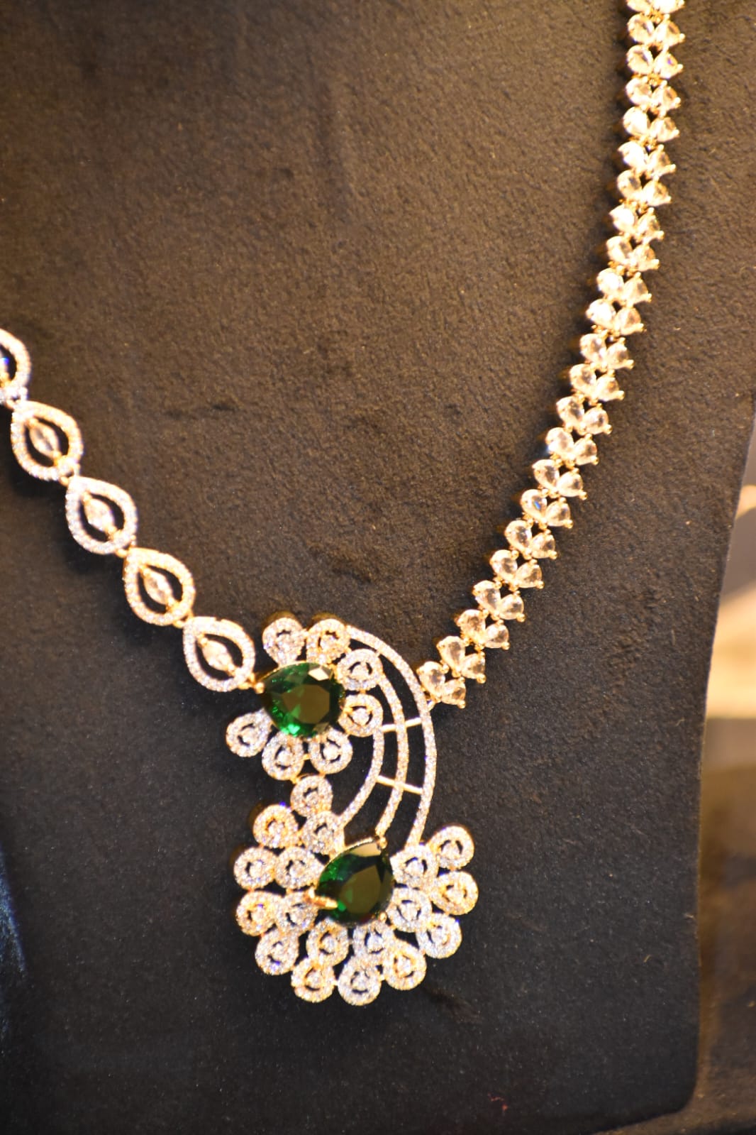 Emerald Grace Luxe Necklace & Earrings Set