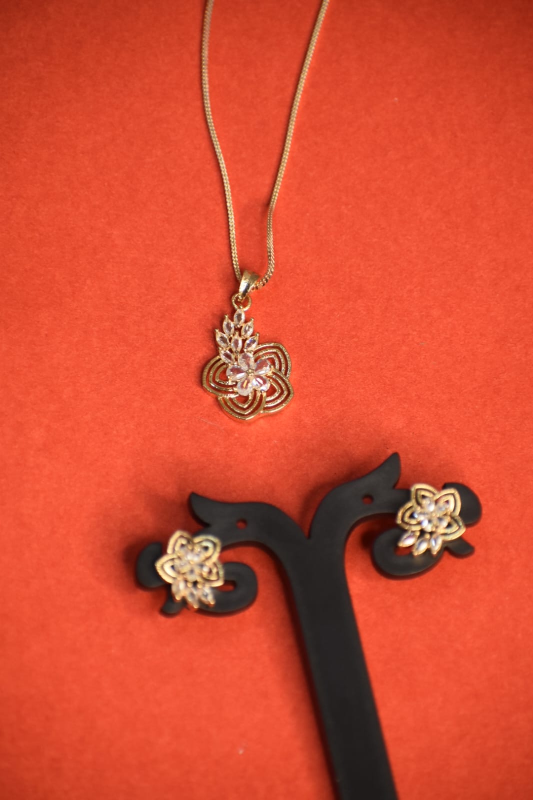 Floral Elegance Necklace & Earrings Set