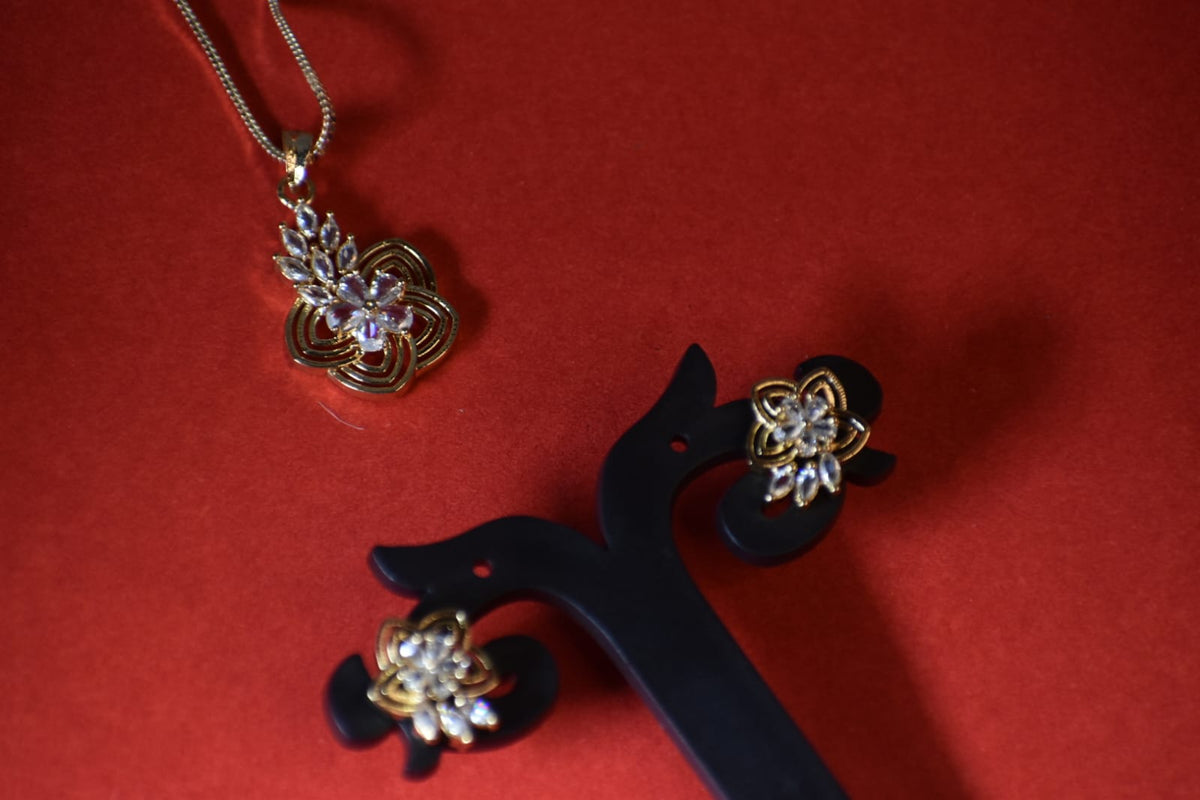 Floral Elegance Necklace & Earrings Set