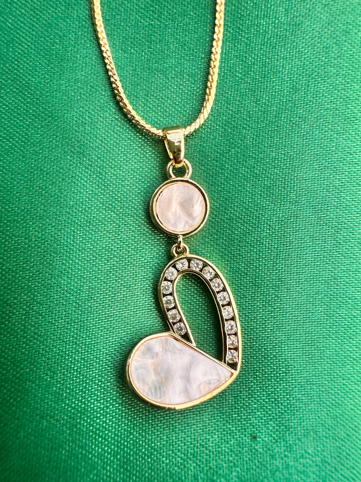 ✨ Crystal-Accented Elegant Loop Pendant Necklace