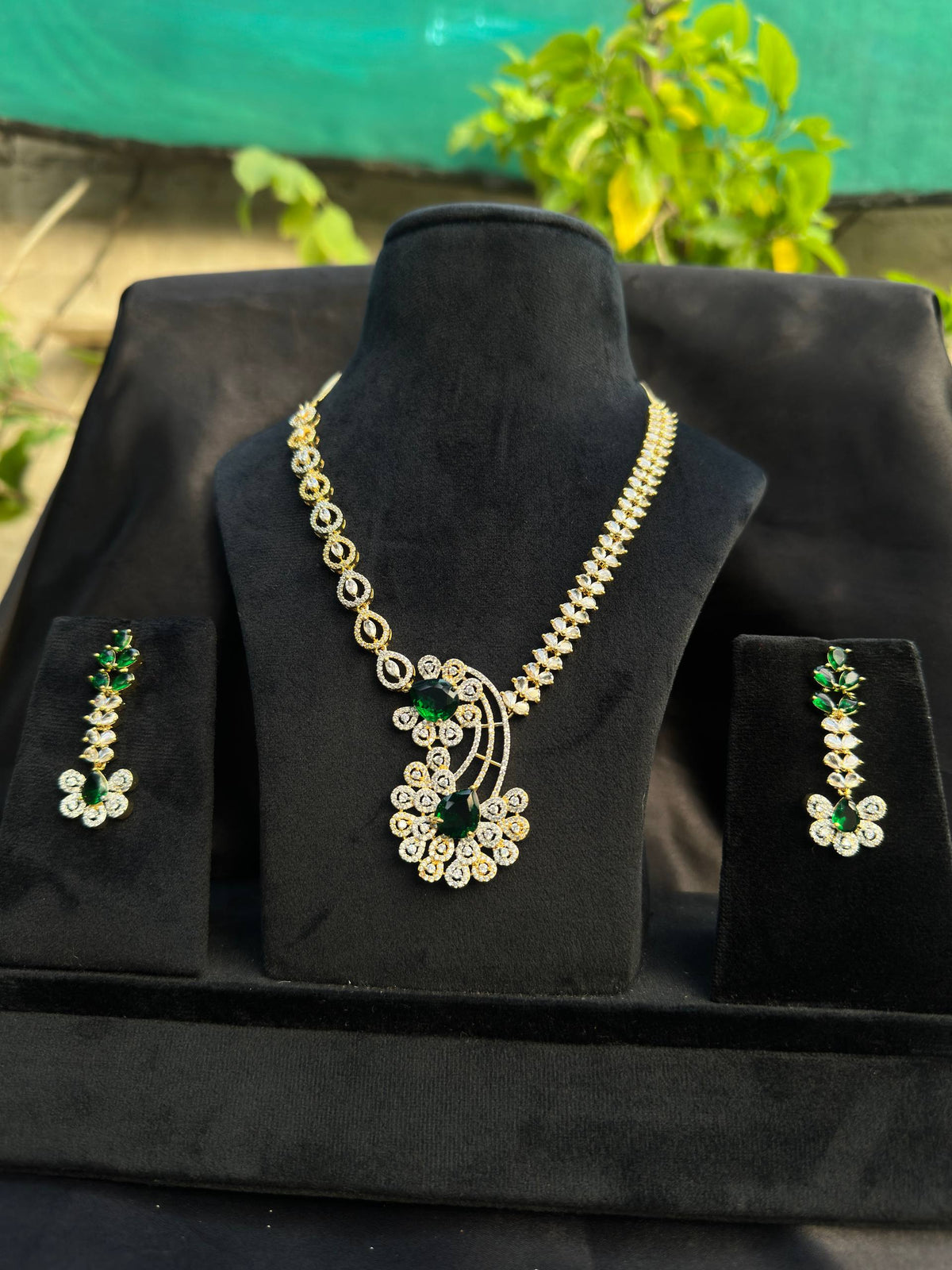 Emerald Grace Luxe Necklace & Earrings Set