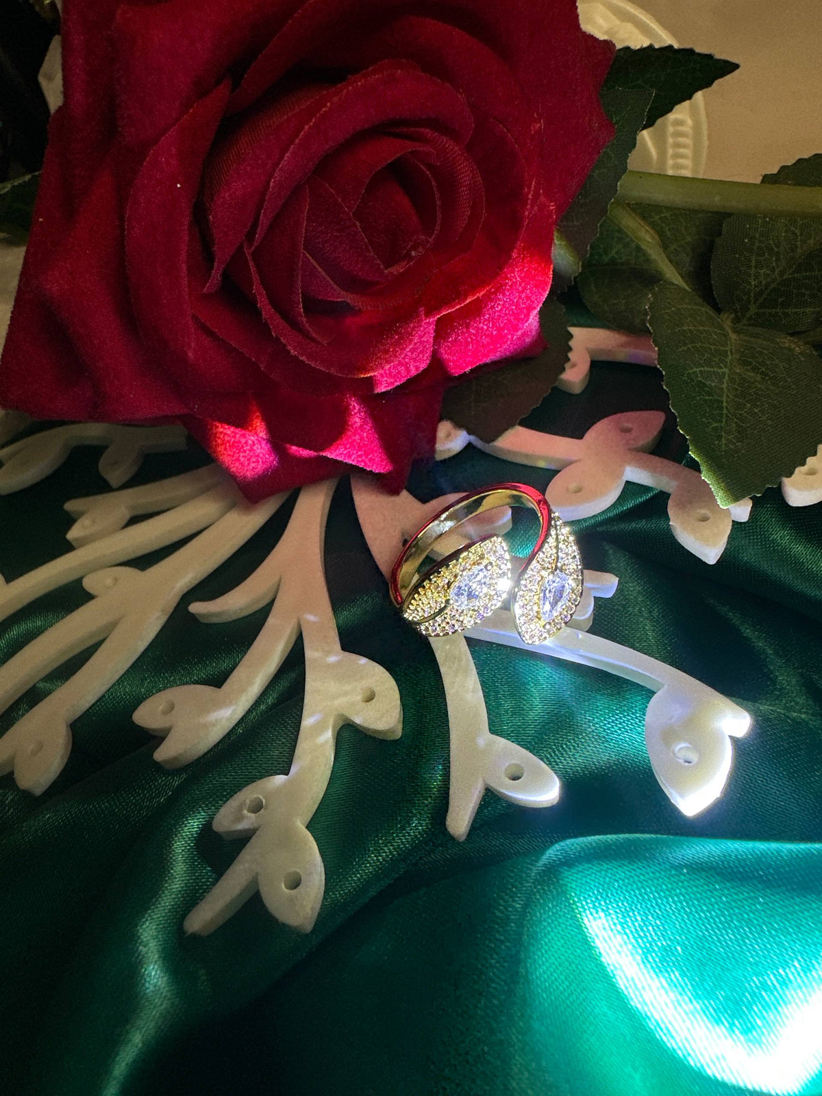 💍 Élan Pavé Crystal Statement Ring