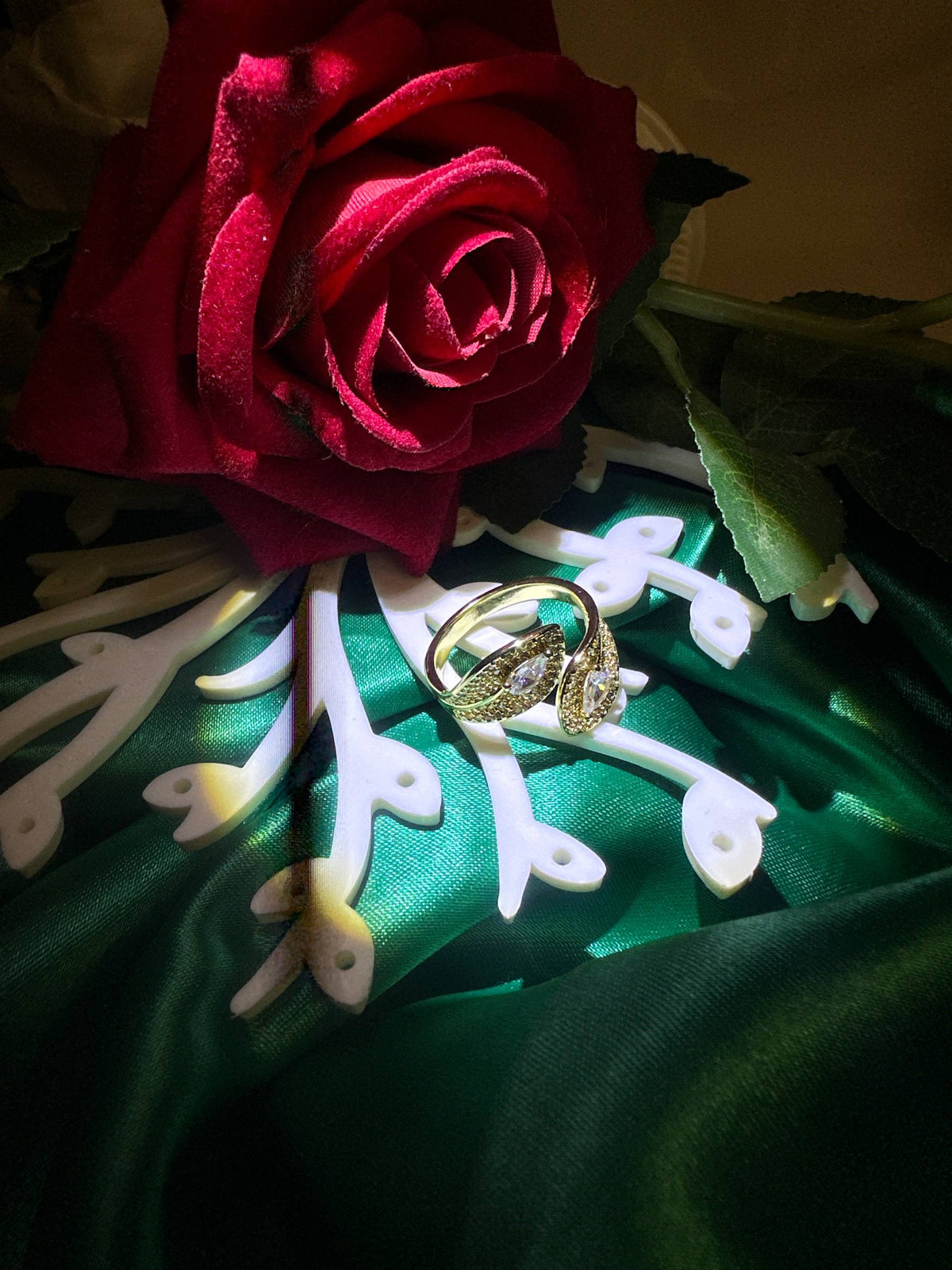 💍 Élan Pavé Crystal Statement Ring
