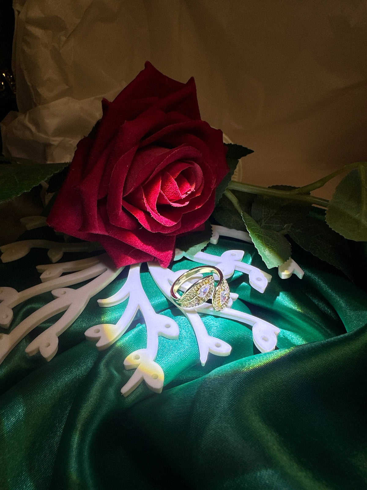 💍 Élan Pavé Crystal Statement Ring