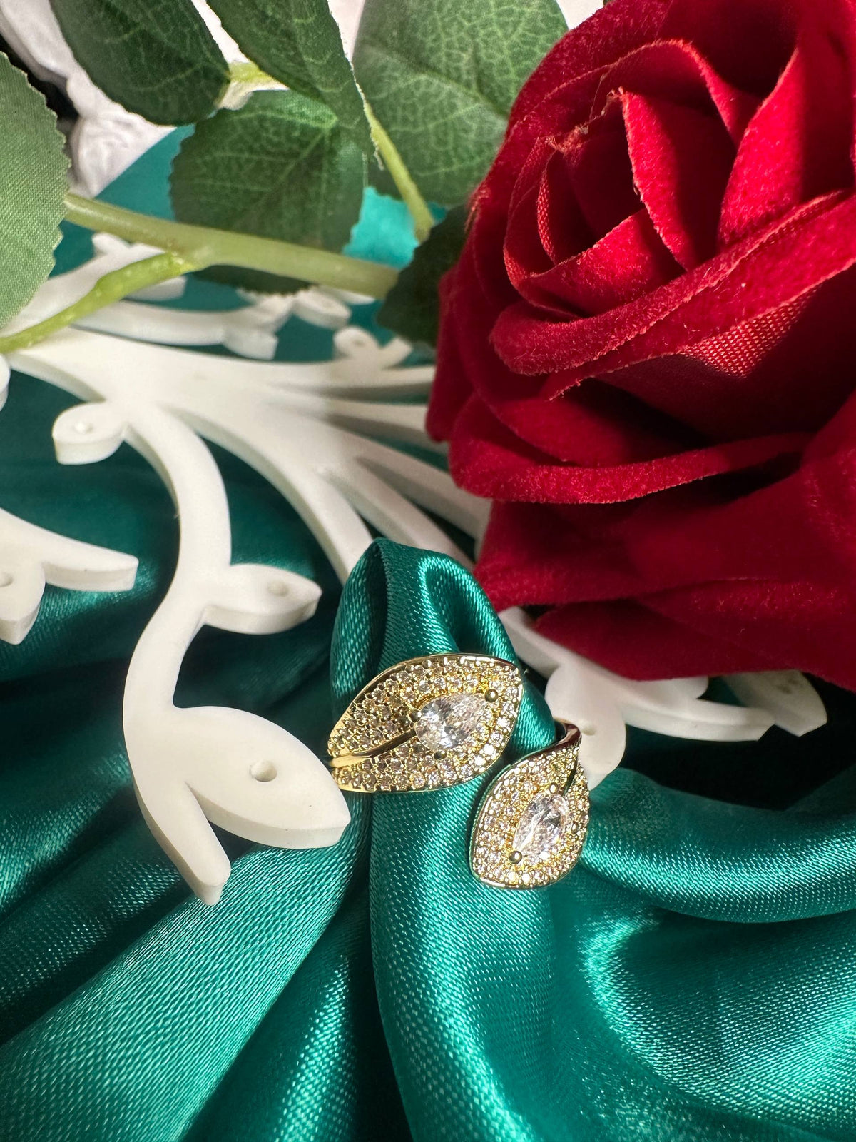 💍 Élan Pavé Crystal Statement Ring